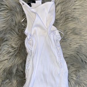 WHITE CAMI LACED ON BOTH SIDES